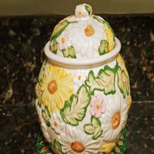 Vintage Cookie Jar W.C.L. China. Daisies.